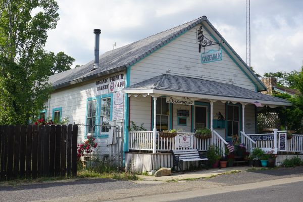 [Picture of Harlow House]
